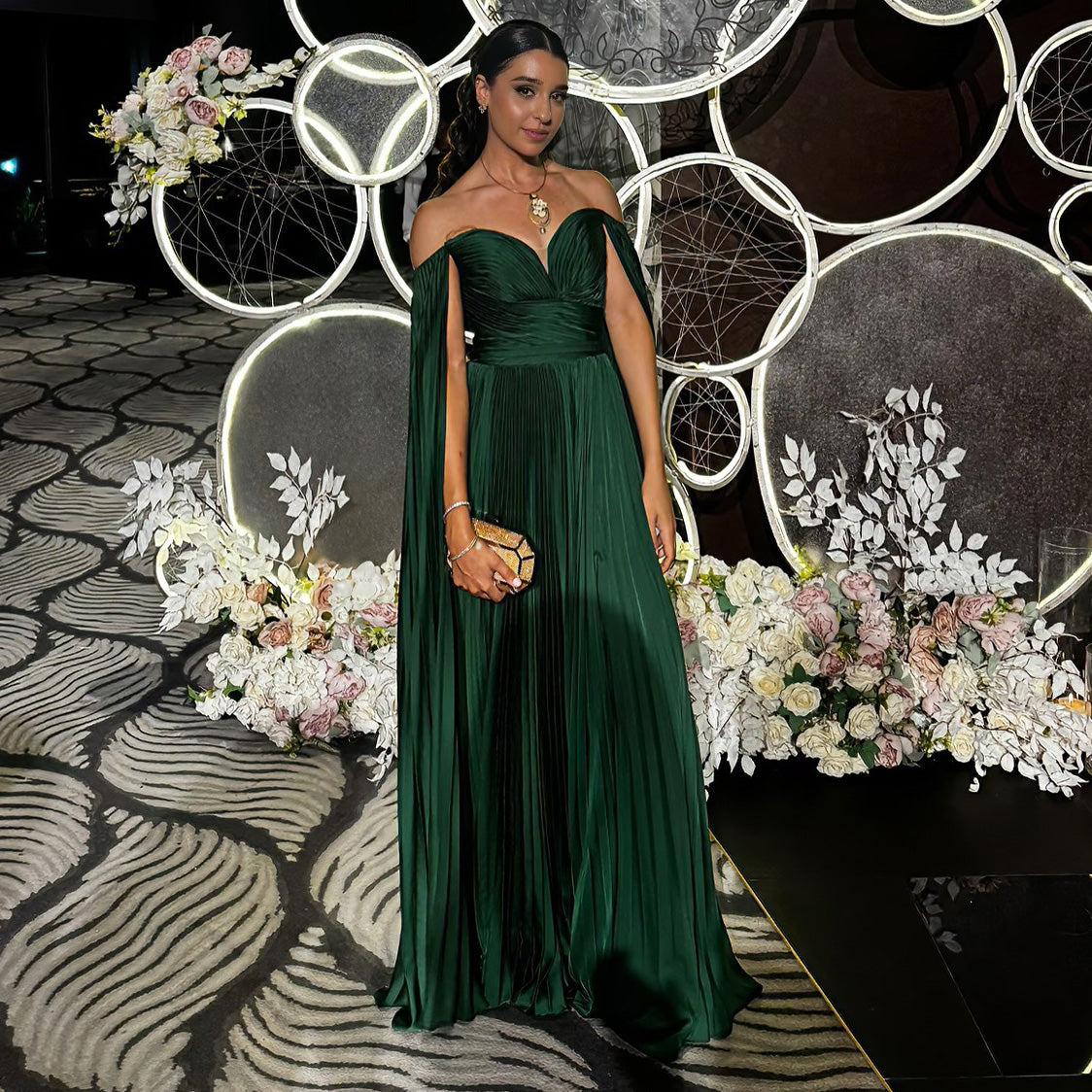 Luxury Emerald Green A-Line Evening Dress with Cape Sleeves SF210