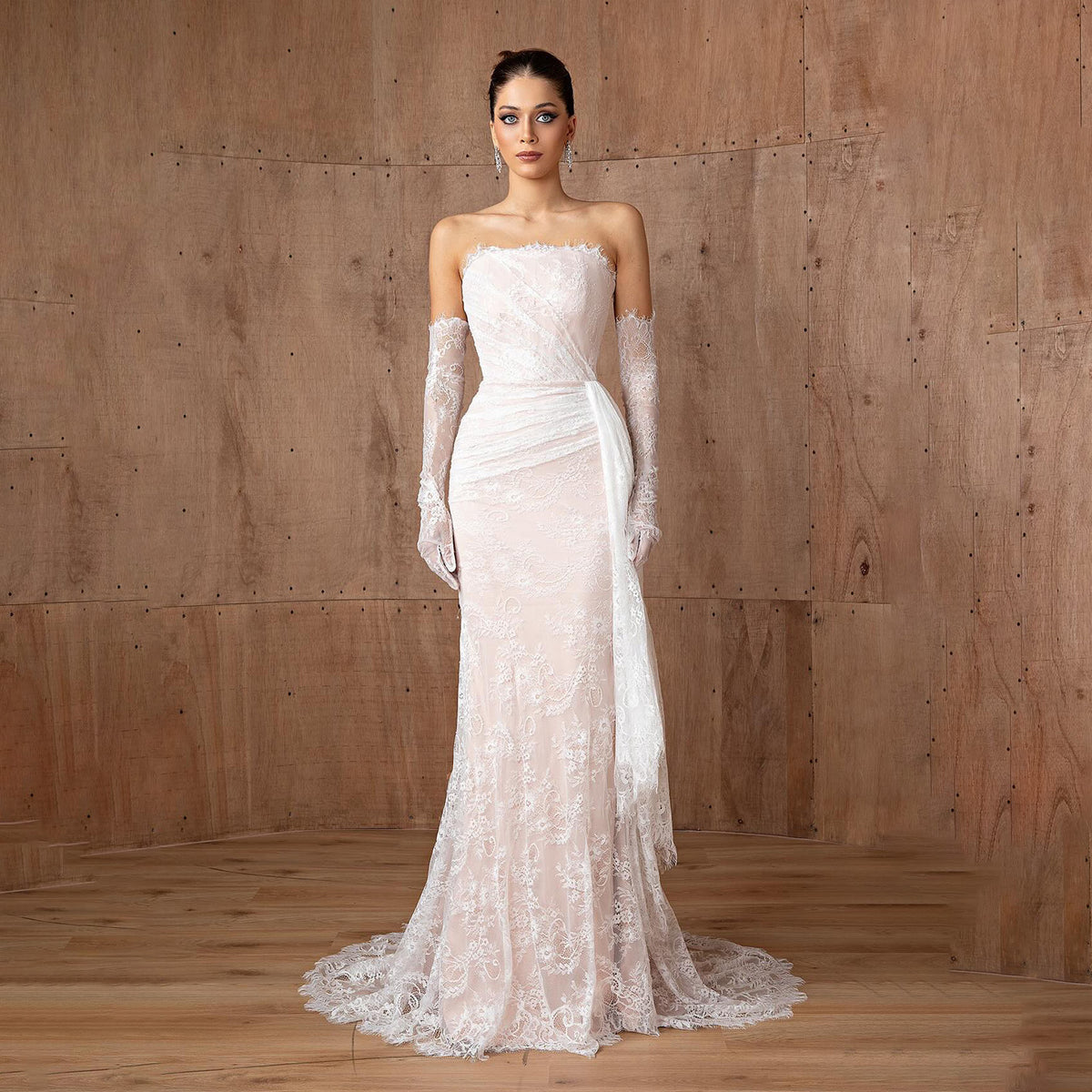Elegant White Strapless Lace Evening Dress with Gloves SF373