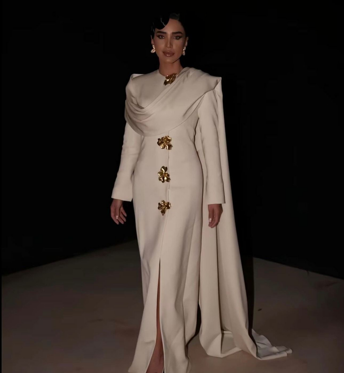 Elegant 3D Floral White Long Sleeves Evening Dress with Cape SF536