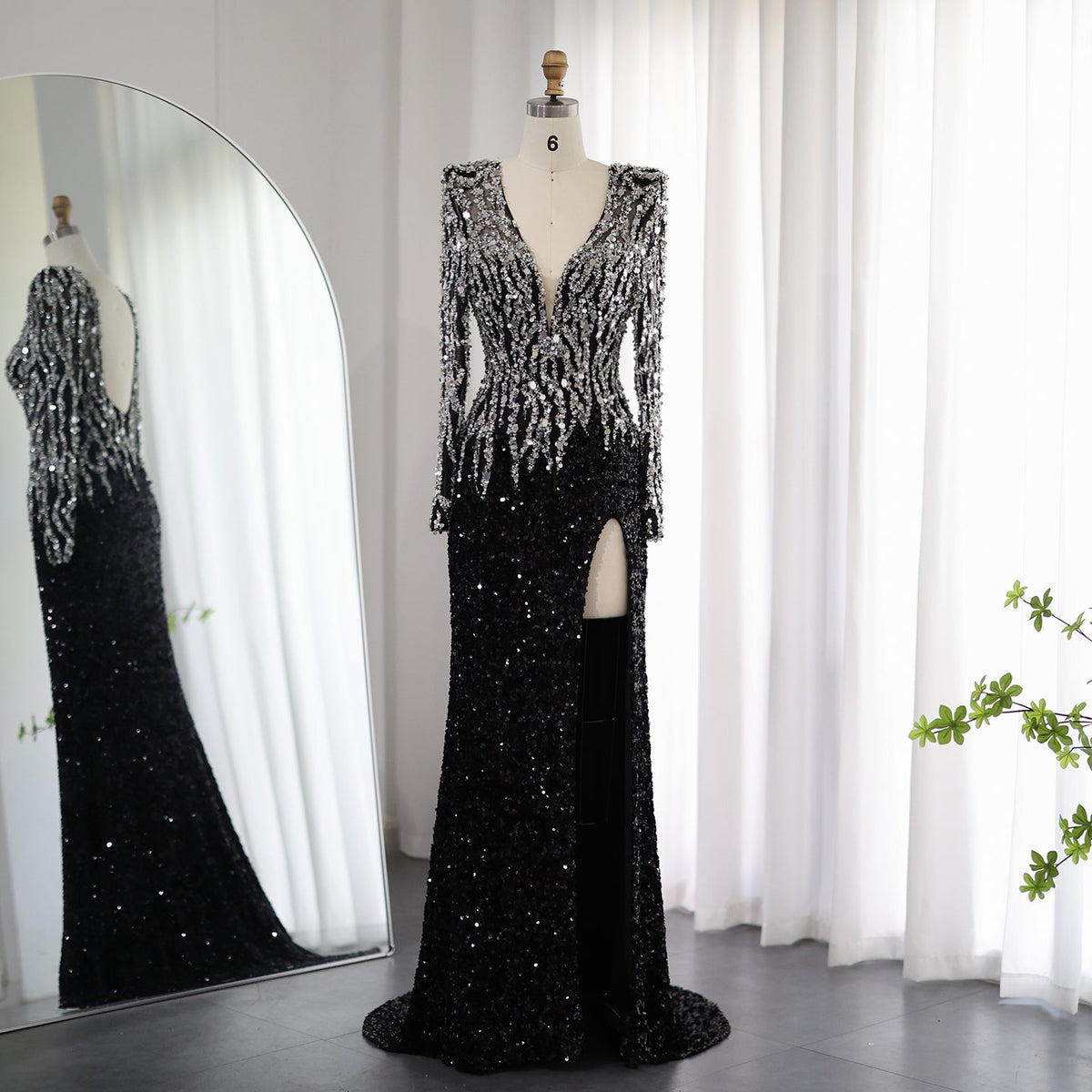 Luxury Black V-Neck Long Sleeves Mermaid Evening Dresses SS250