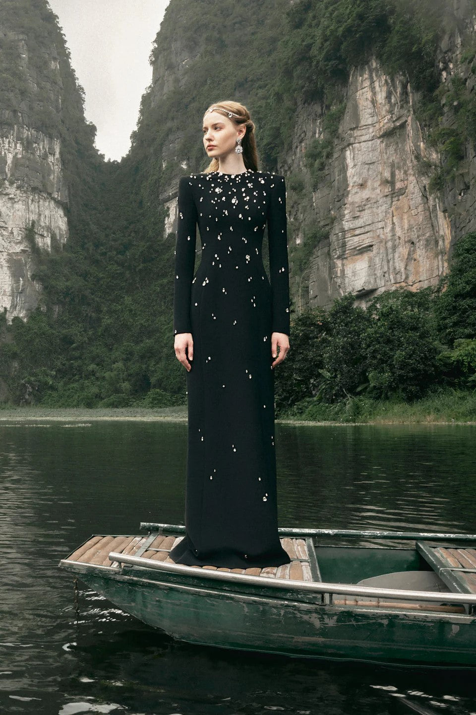 Luxury Crystal Black Long Sleeves Evening Dress SF335